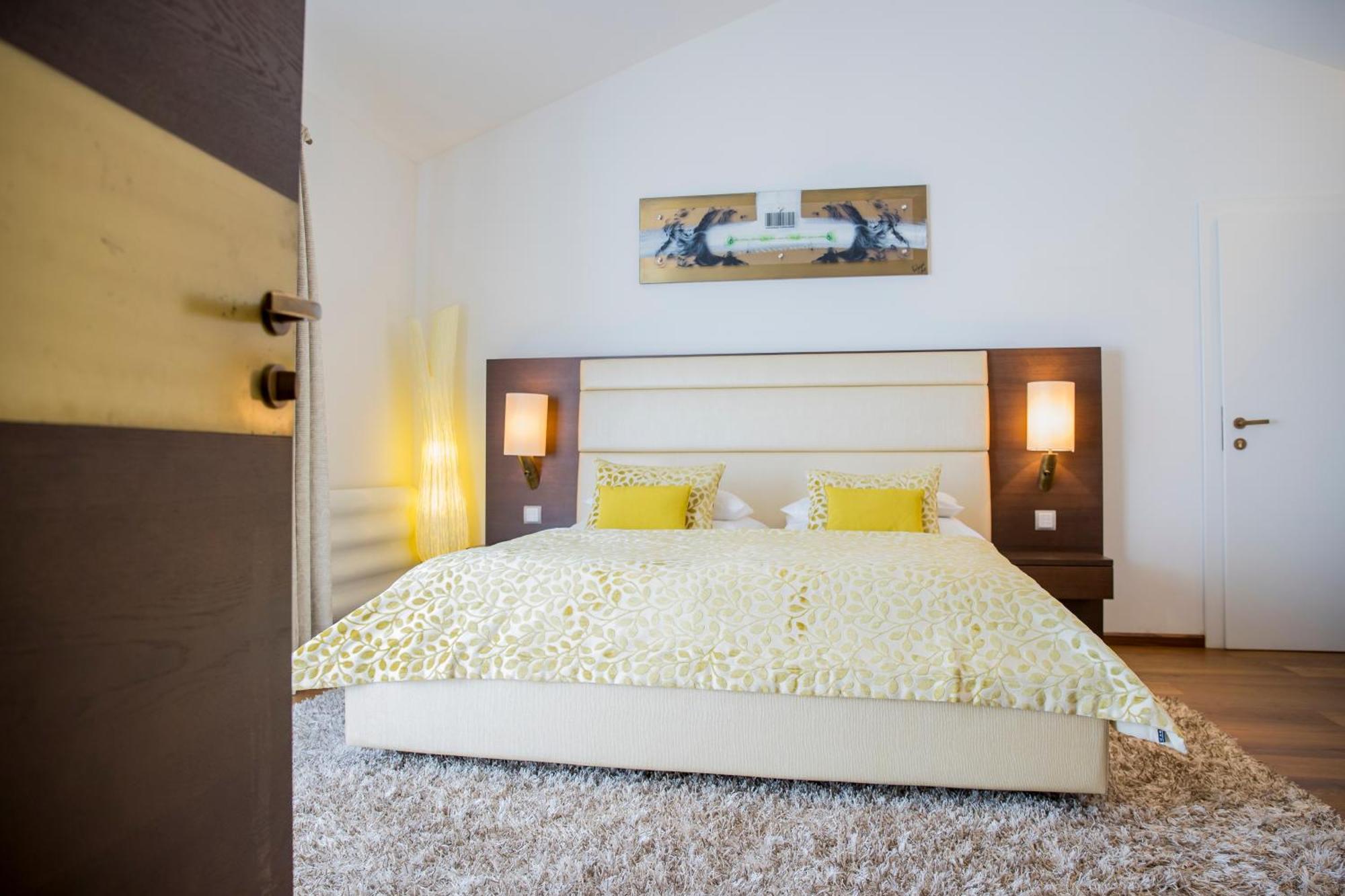 Iris Porsche Hotel & Restaurant Мондзее Екстериор снимка