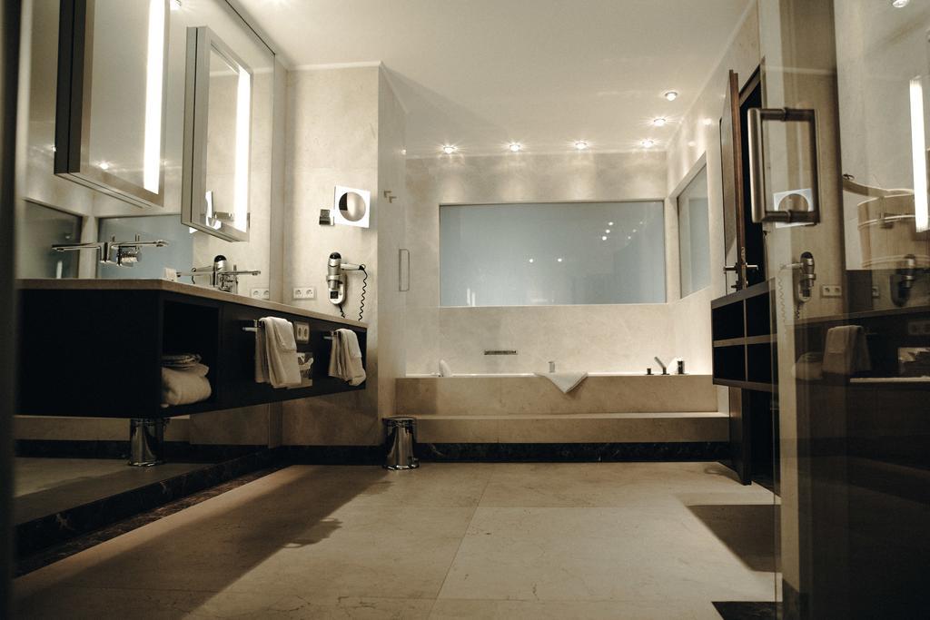 Iris Porsche Hotel & Restaurant Мондзее Екстериор снимка